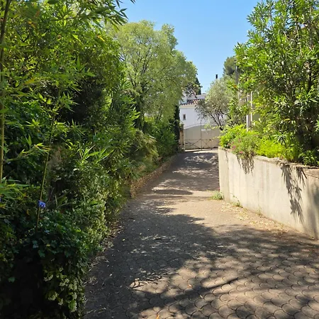 Centre 200 M De La Maison Carree , I 公寓